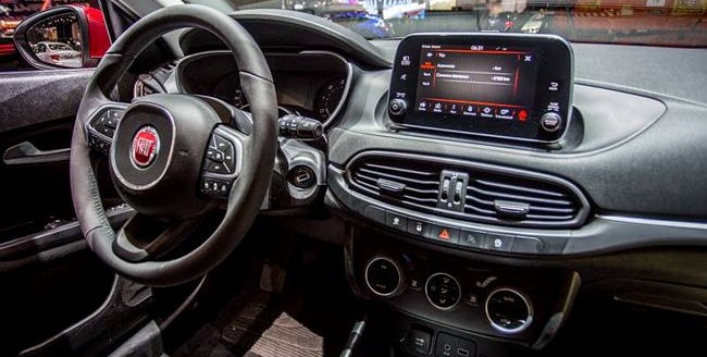 interni Nuova Fiat Tipo cinque porte 2016