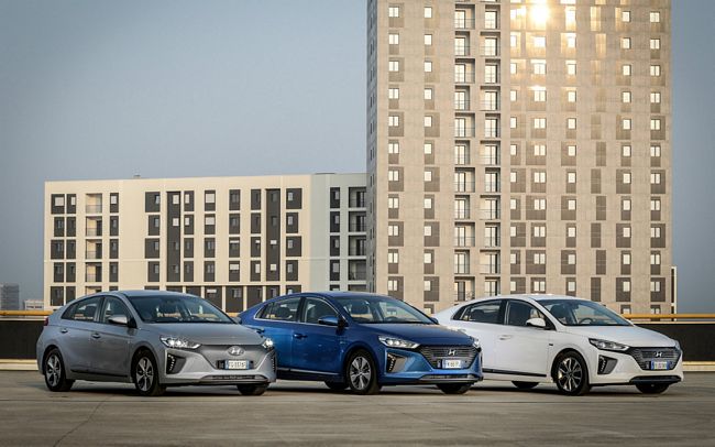 Gamma 2018 Hyundai Ioniq ibrida e elettrica