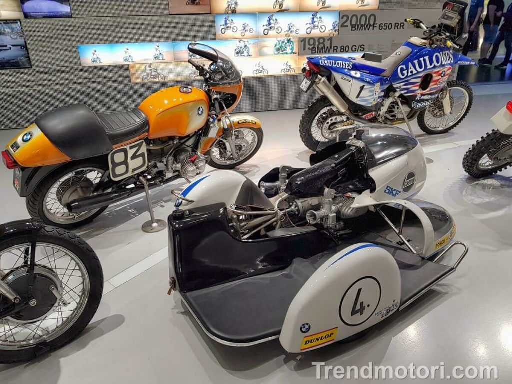 Motociclette storiche e da competizione BMW in esposizione al Museo di Monaco di Baviera