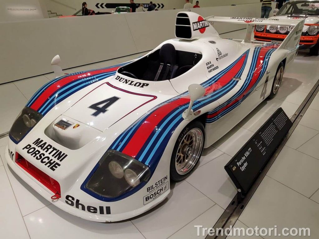 Auto storica da competizione Porsche 936/77 Spyder esposta al Museo di Stoccarda