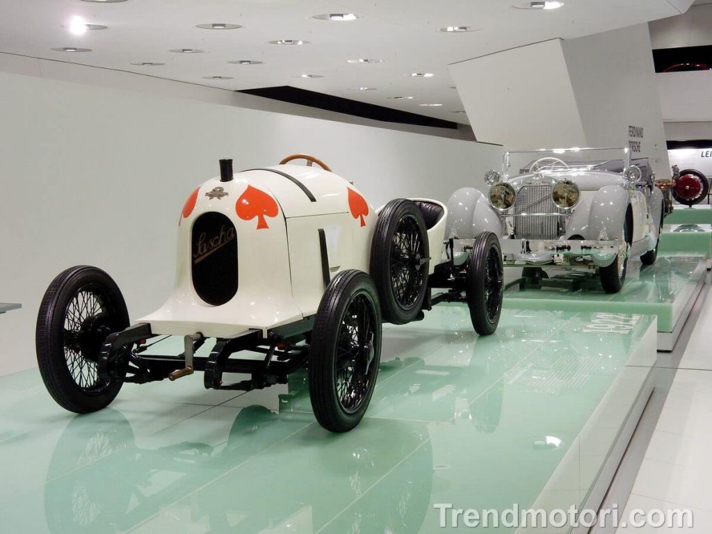 Auto d'epoca in espostizione al Museo della Porsche a Stoccarda