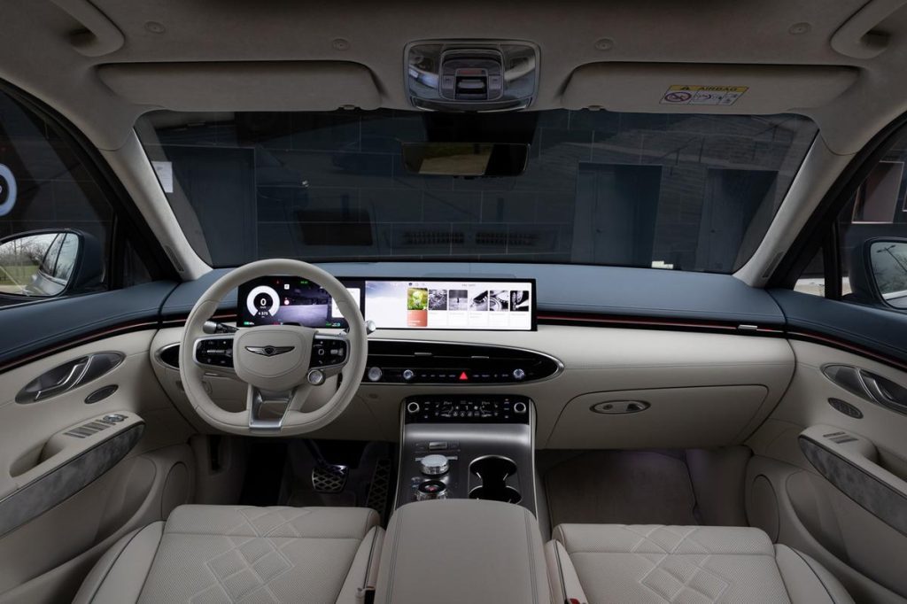 Interni della Genesis GV70, il suv elettrico del marchio di lusso di Hyundai