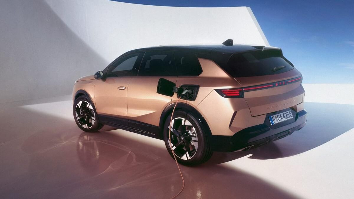 Versione elettrica del nuovo suv Opel Grandland 2026