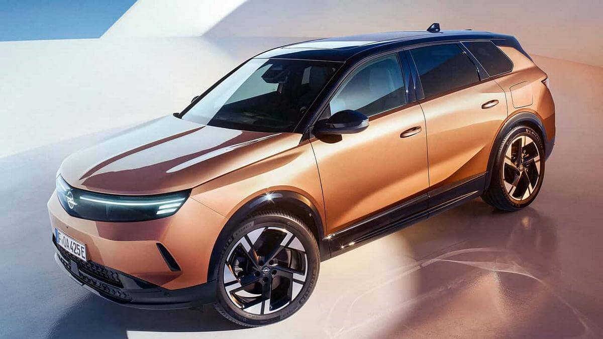 Foto ufficiale del nuovo suv compatto Opel Grandland 2025