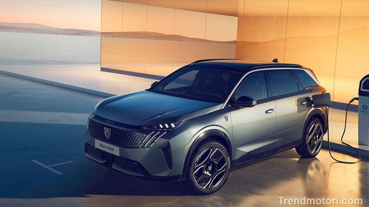 Nuova generazione del suv Peugeot 5008 a 7 posti 2025