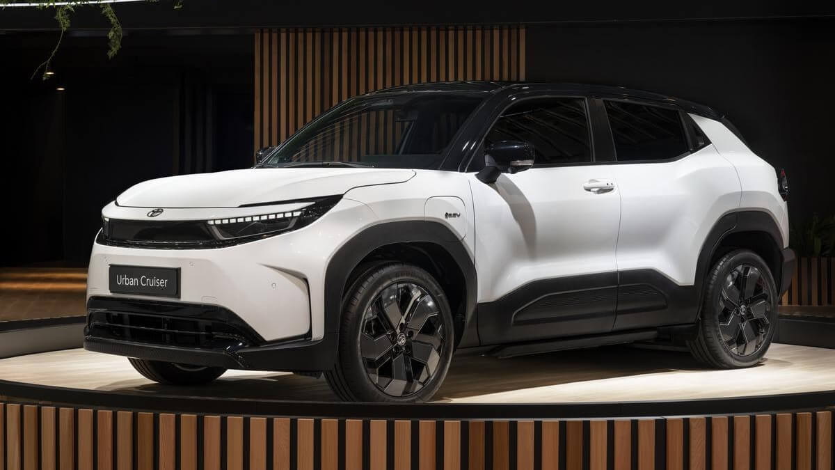 Nuovo suv elettrico Toyota Urban Cruiser in arrivo nel 2025
