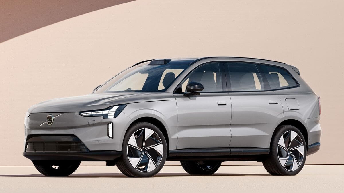 Nuovo suv elettrico a 7 posti Volvo EX90 2025